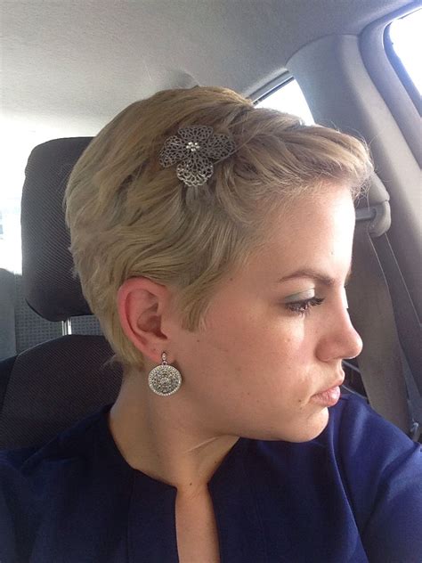 Stunning How To Wear Hair Accessories In Short Hair For Short Hair