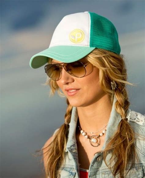 Free How To Wear Your Hair With A Trucker Hat Hairstyles Inspiration