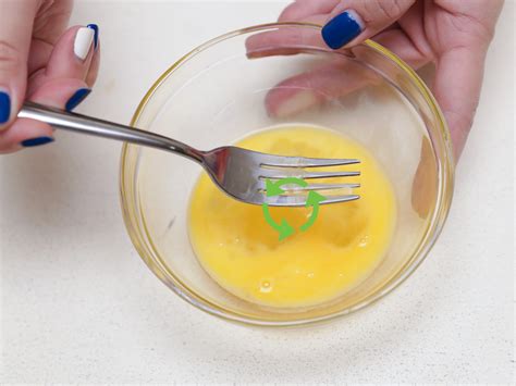 How To Whisk Eggs With Fork