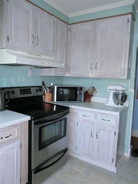 how to whitewash cabinets