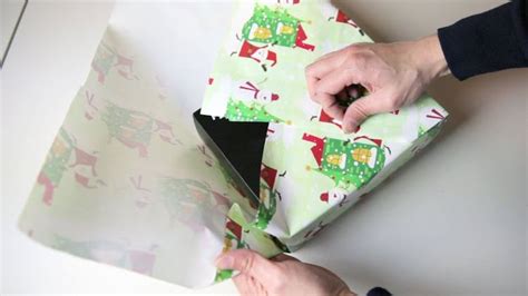 how to wrap a rectangle present without tape