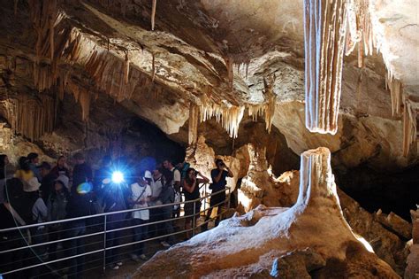 how were the jenolan caves formed