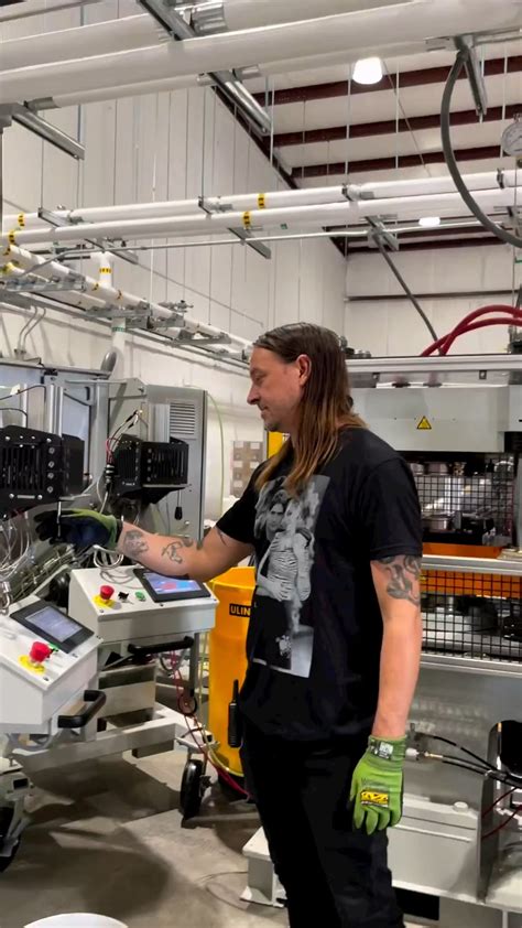 How Are Vinyl Records Made? (7 Steps)