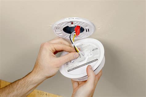 Replacing SimpliSafe Gen 1 smoke detector battery YouTube