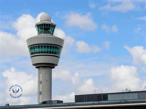 How Much Do Air Traffic Controllers Earn?