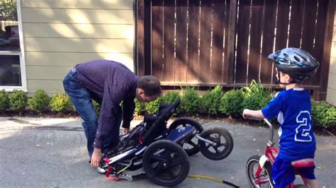 How To Collapse & Fold A Bob Stroller