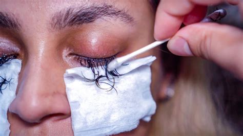 How To Remove Eyelash Extensions At Home Safely Glamour UK