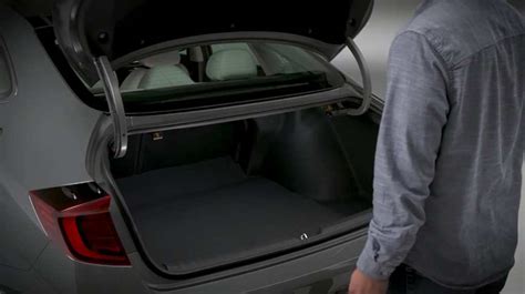 Removing the lining of the trunk Hyundai Elantra J5 MD