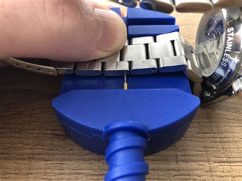 How To Remove Links From A Timex Expandable Watch Band HOWOTRE