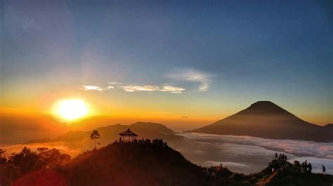 Bukit Sikunir Dieng Wonosobo, Golden Sunrise Terindah di Indonesia