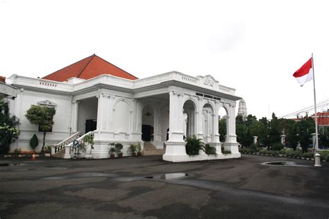 Gedung Kesenian Jakarta merupakan bangunan tua peninggalan bersejarah