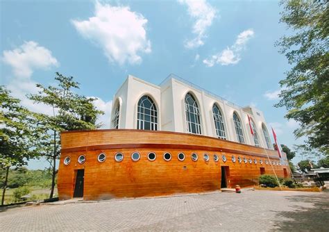 Mengintip Menakjubkannya Masjid Kapal Semarang