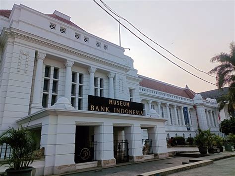 Bank Indonesia Museum / Museum Bank Indonesia White Pearl Decoration