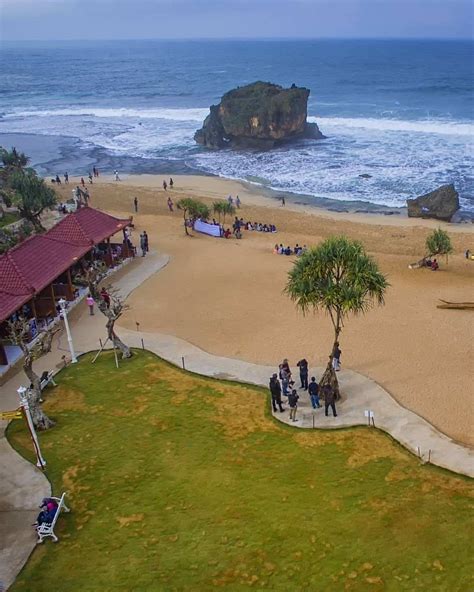 Pantai Ngrawe Lokasi Dan Harga Tiket Masuk Terbaru Juli 2022 Wisata