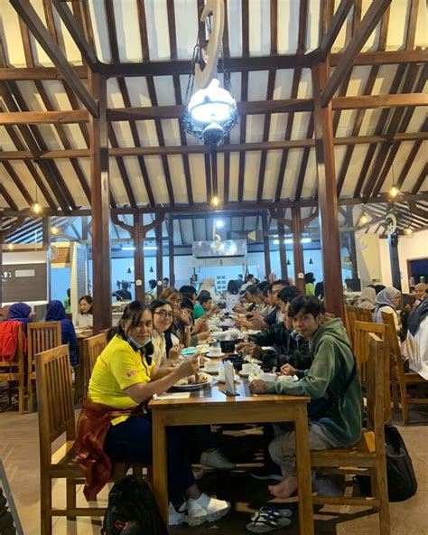 10 Restoran Yang Ramai Dikunjungi Oleh Wisatawan Indonesia