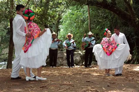 huapango dance music