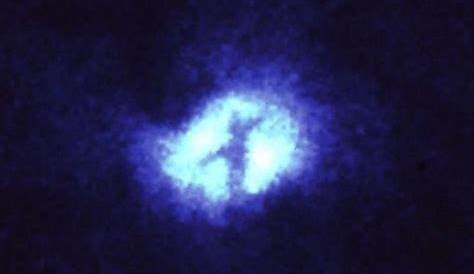 NASA Hubble telescope finds cross structure at centre of