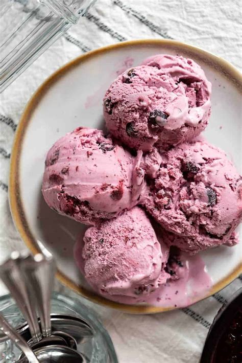 Huckleberry Ice Cream • Glitter 'N' Spice