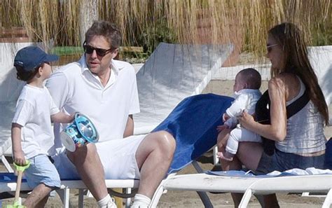 hugh grant wife and children pictures