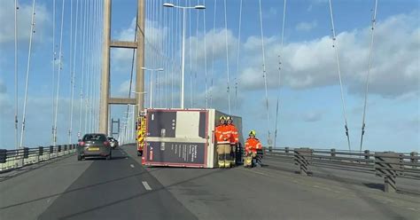 humber bridge closed to high sided vehicles