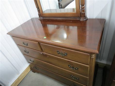 Hungerford Mahogany Bedroom Set