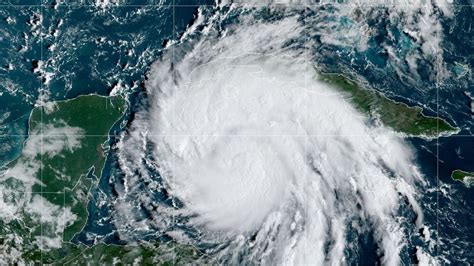 hurricane center hurricane ian