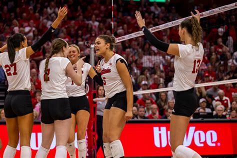 Husker volleyball rallies from twoset deficit to defeat Illinois; NU