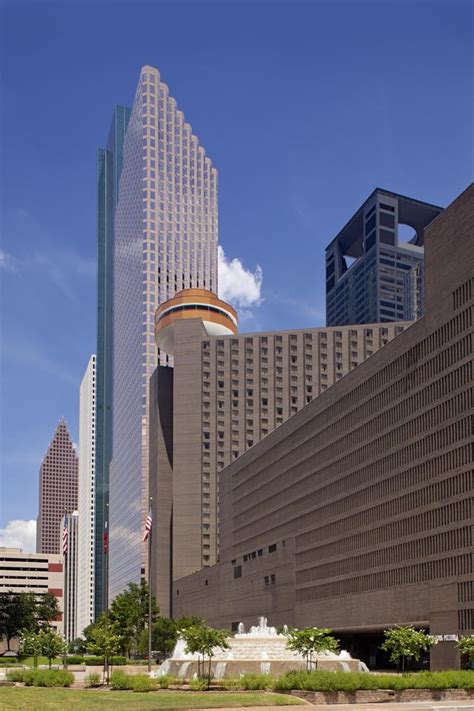 hyatt houston louisiana street