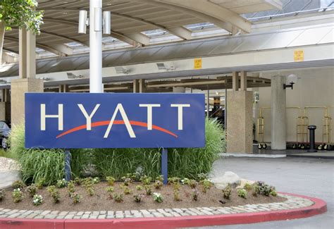 hyatt reservations customer service