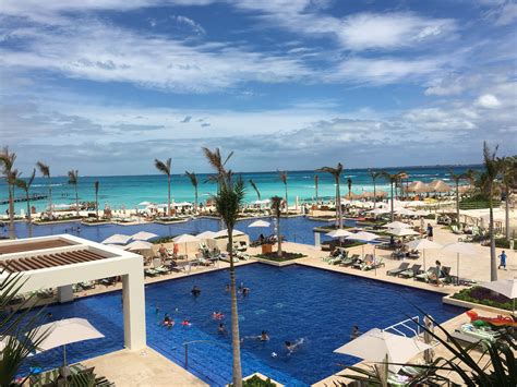 hyatt ziva cancun pools