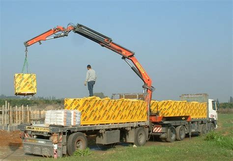 Hydraulic Crane Loading