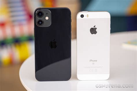 iPhone 12 and iPhone 12 mini design