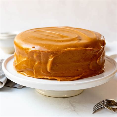 Icing A Cake Caramel
