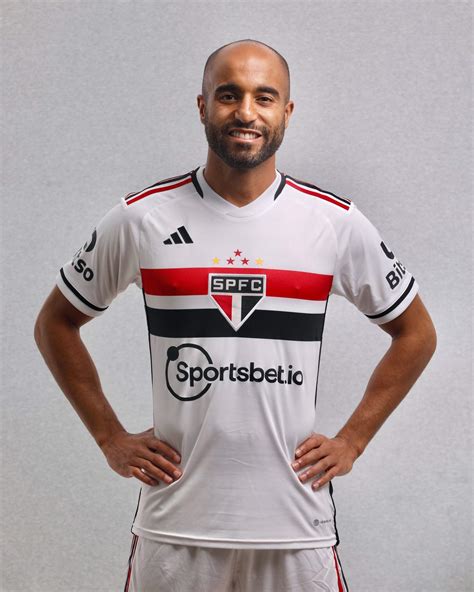 idade do jogador lucas moura