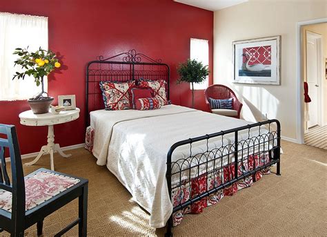 red and white bedding decor