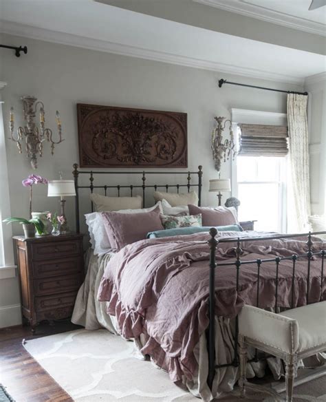 That wooden headboard a focal point in this shabby