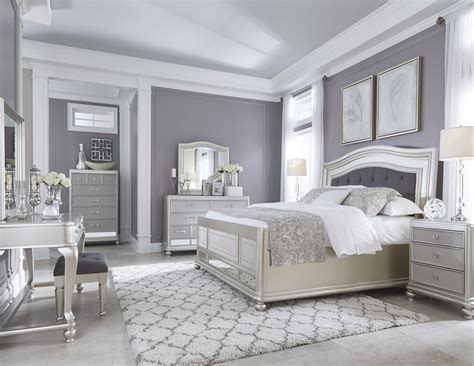 10 Modern Silver Bedroom Designs
