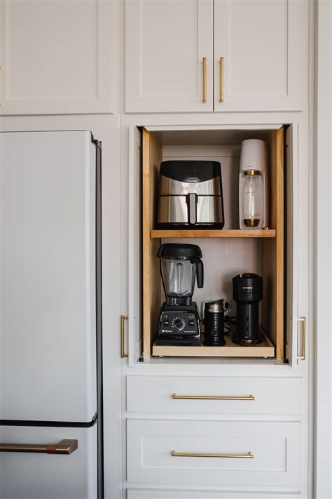 Countertop to hide kitchen appliances that are often used. Must