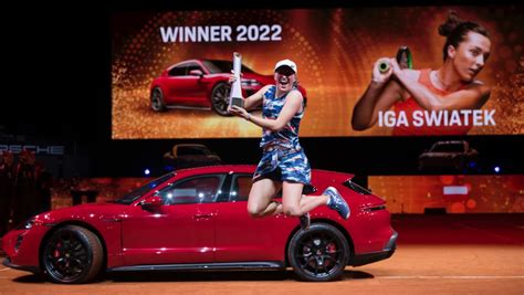 iga swiatek won porsche in stuttgart