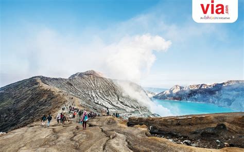 Trekking in Ijen