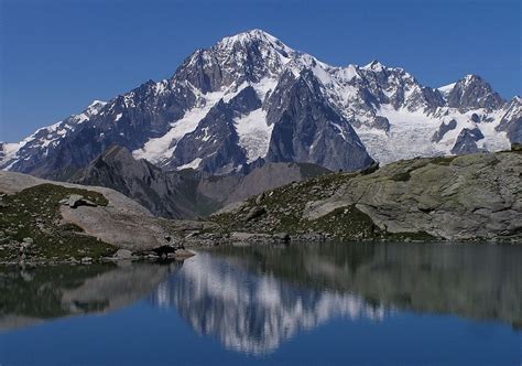 il capoluogo vicino al monte bianco