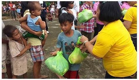 1.Ano ang sinasabi ng tula tungkol sa pagtulong sa kapwa?2.Kung