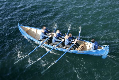 image of rowing a boat