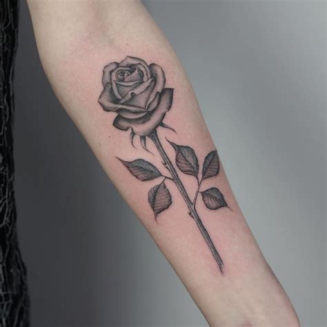 Tatuajes de Rosas femeninas que color escoger Belagoria