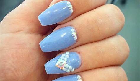 +22 Ideas de uñas azules (hermosas) para lucir una manicura divertida