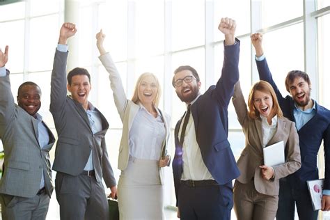 imagens de pessoas felizes no trabalho