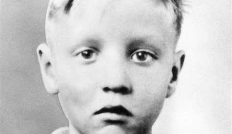 Favouwrites: Elvis Presley as a Child and Teenager Photos