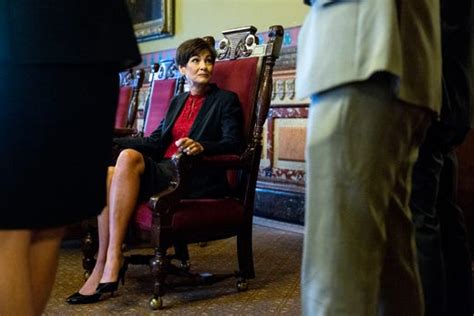 images kim reynolds legs