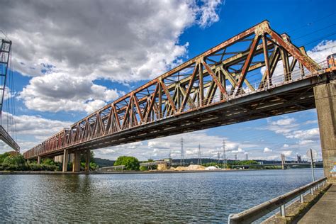 images of a truss bridge