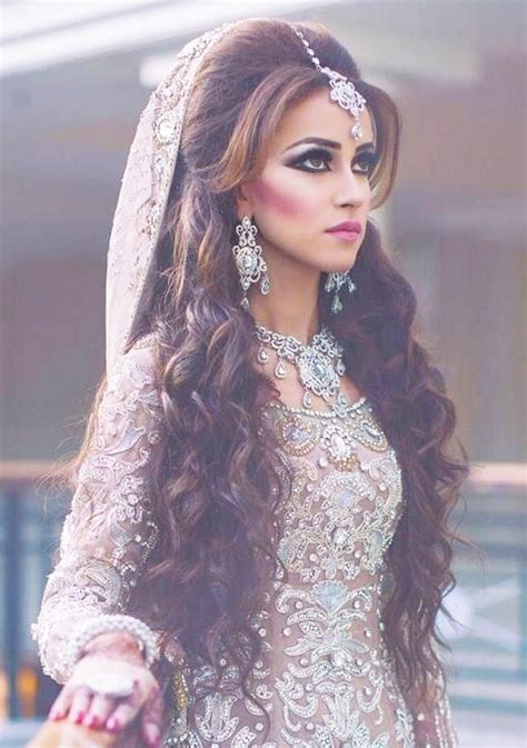  79 Stylish And Chic Indian Bridal Hairstyles For Long Hair With Simple Style